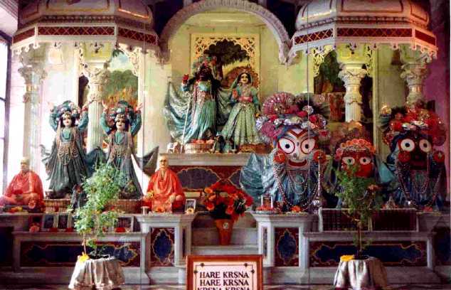 gal/Temple_Dities/Altare Villa Vrindavana.jpg